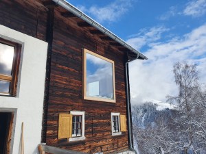 Das Nühus oberhalb von Safien-Platz