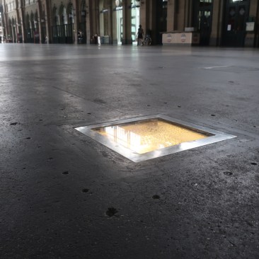 Boule d’or centenaire in der Halle des Hauptbahnhofs.