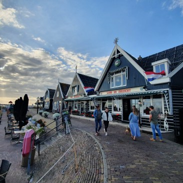 Restaurant im Hafen der Insel Marken
