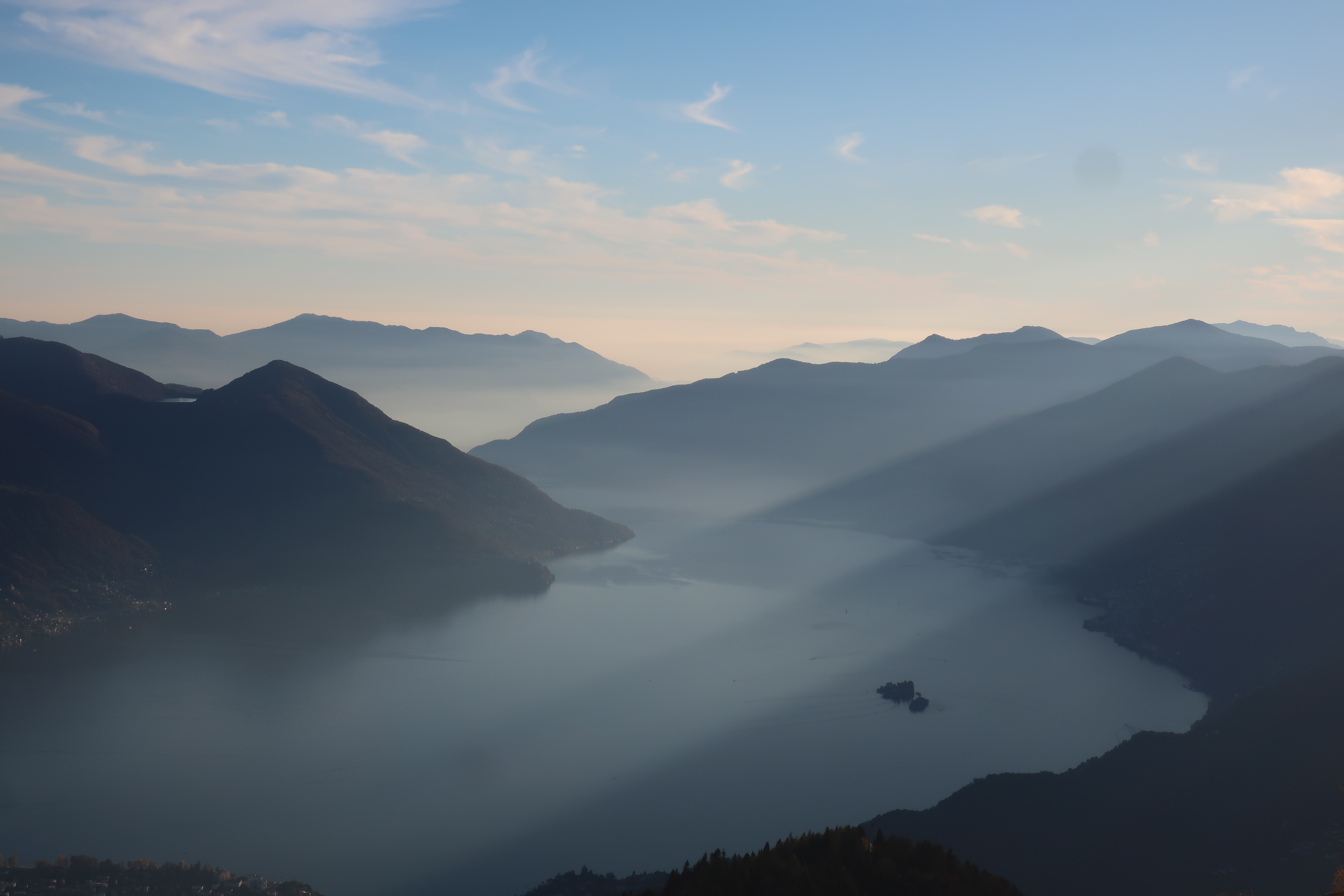 Laggo Maggiore in der Abendsonne. Von der Cimetta