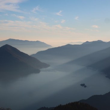 Laggo Maggiore in der Abendsonne. Von der Cimetta