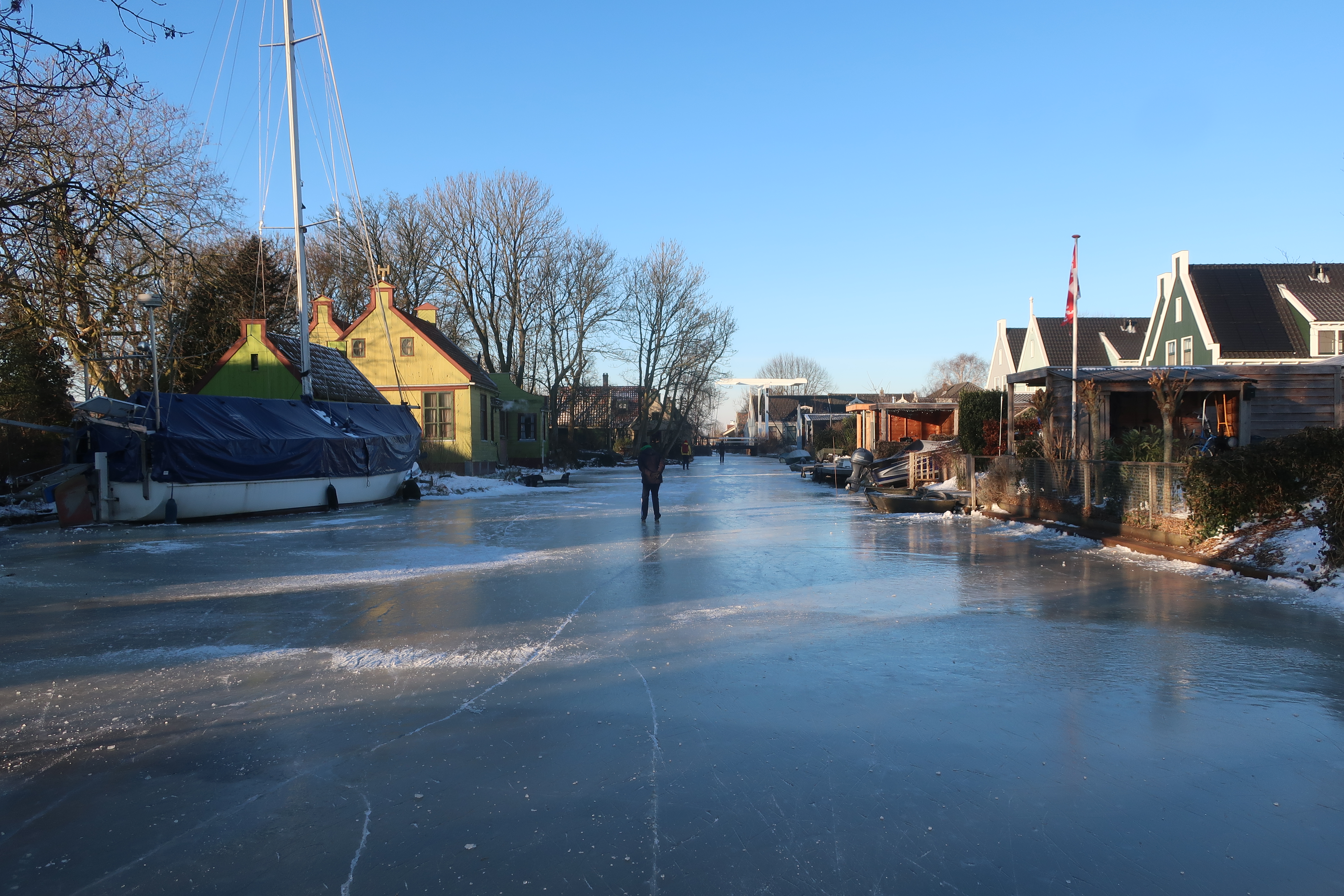 Auf dem Eis durch Westzaan.