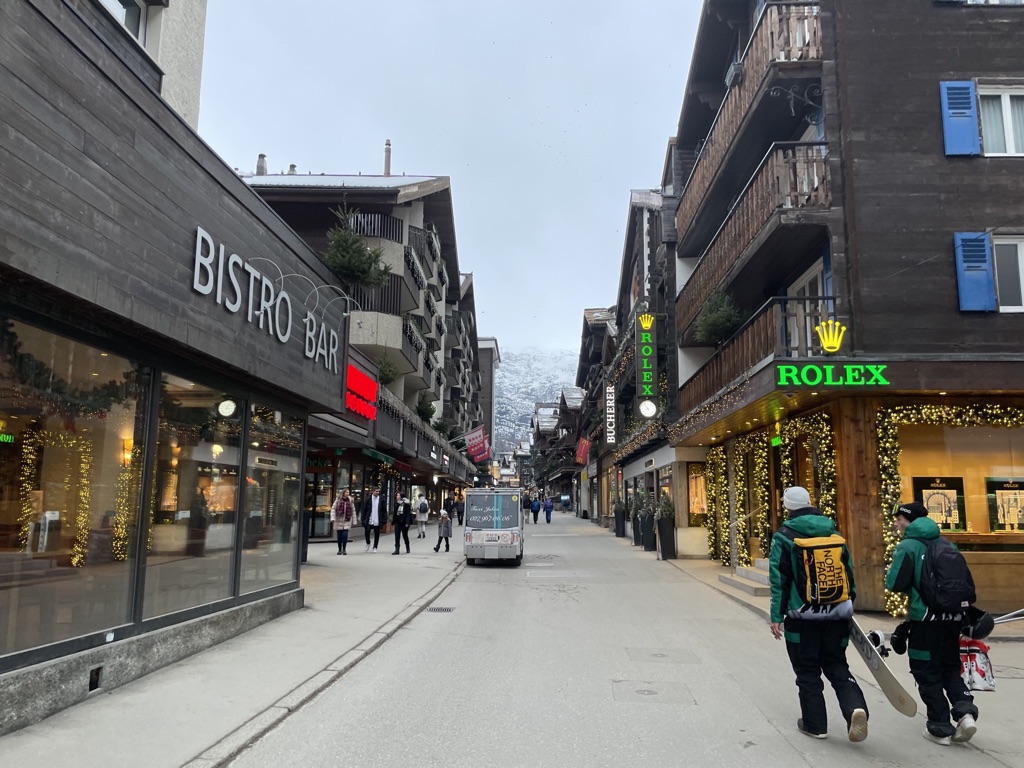 Zermatt. Das Matterhorn ist nirgends zu sehen.