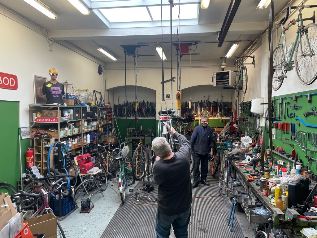 Rijwielatelier ''De Specialist" in Amsterdam.