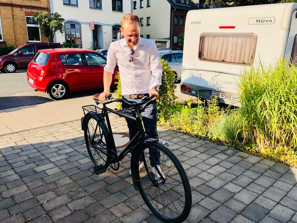 Freude: die erste Begegnung mit meinem Schweizer Militärvelo.