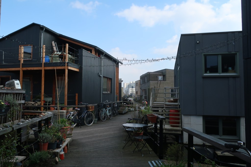 Schwimmende Häuser in Schoonschip, Amsterdam.
