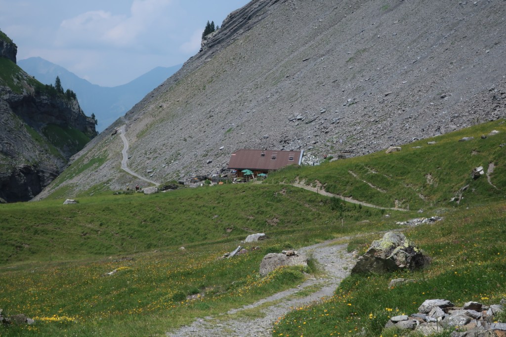 Die Alp Gamchi. Hier gibt's feinen und frischen Geissenkäse mit Salat.
