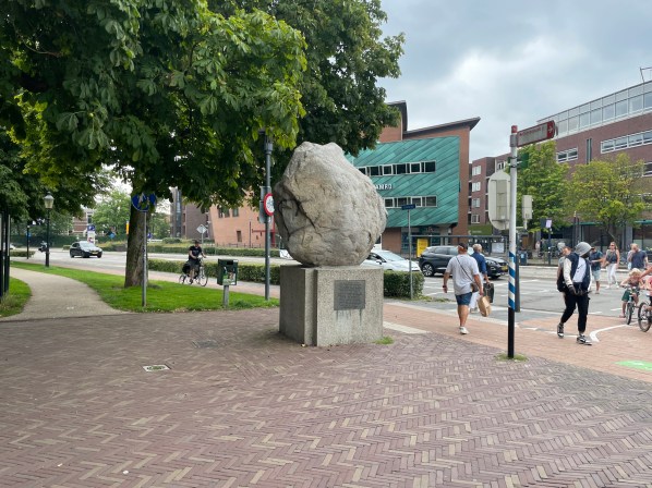 Amersfoortse Kei. Findling Mitten in Amersfort.