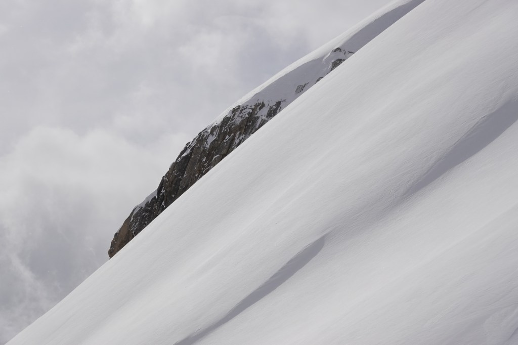 Felsen ein paar hundert Meter vom Skitunnel.